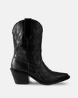 Botas de piel Moda en calzado Botas negras Botas de piel para mujeres Hecho a mano
Botas de moda en color negro Botas vaqueras de mujer botas vaqueras de piel botas vaqueras negras mujer outfits con botas negras Botas negras con flecos Bota Negras Botas de moda en color negro Botas vaqueras de mujer Cowboyboots