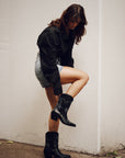 Botas de piel Moda en calzado Botas negras Botas de piel para mujeres Hecho a mano
Botas de moda en color negro Botas vaqueras de mujer botas vaqueras de piel botas vaqueras negras mujer outfits con botas negras Botas negras con flecos Bota Negras Botas de moda en color negro Botas vaqueras de mujer Cowboyboots