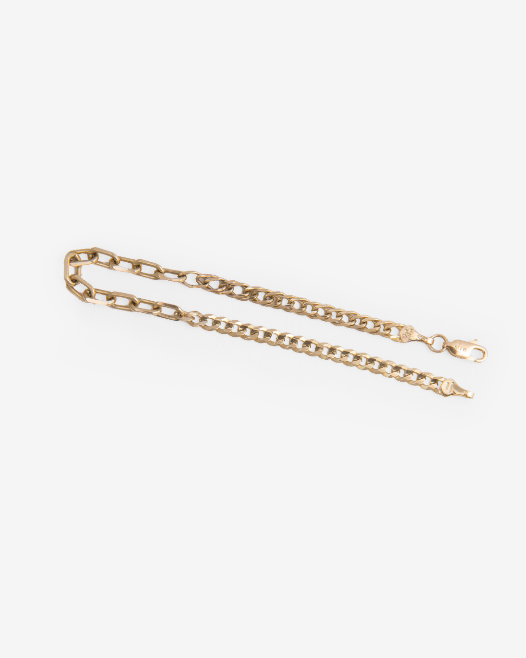 Pulsera de oro amarillo M18 elaborada en oro amarillo de 10K, con diseño que combina eslabones tipo cubano y tipo clip, cierre de broche tipo langosta y acabado de alto brillo.